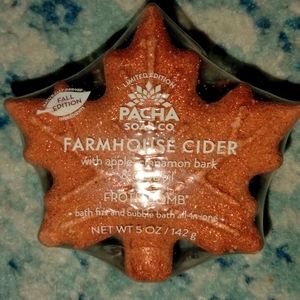 Pacha Froth Bomb NIP cinnamon apple and clove bubble bath & fizz